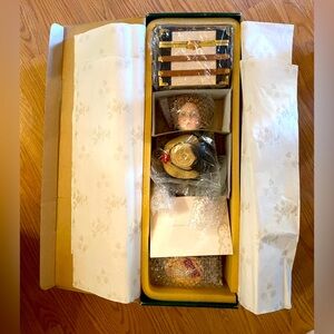 MAUREEN O'HARA HAND SIGNED LIMITED EDITION PORCELIN DOLL